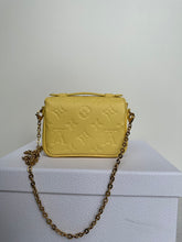 Load image into Gallery viewer, Louis Vuitton micro Métis
